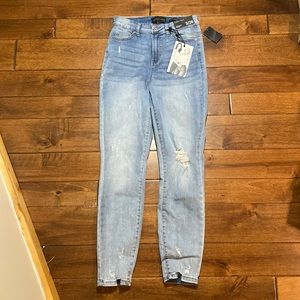 NWT Kendall and Kylie Blue Jeans - Size 3/26